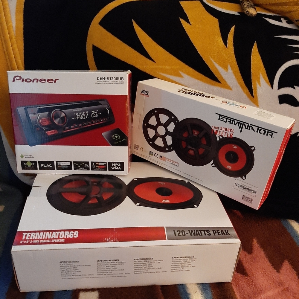 Pioneer Stereo With Terminator Speakers